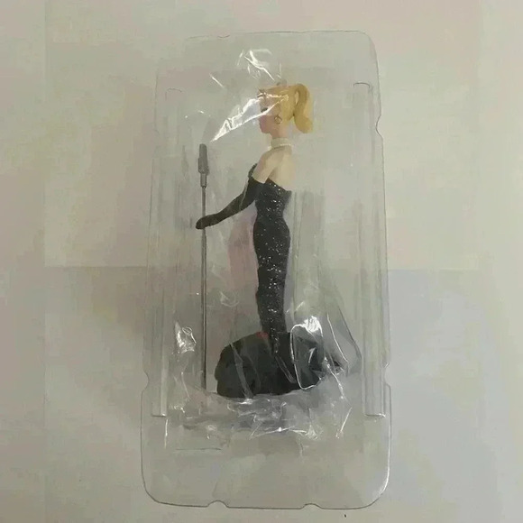 Hallmark Keepsake Ornament Barbie - Picture 8 of 13